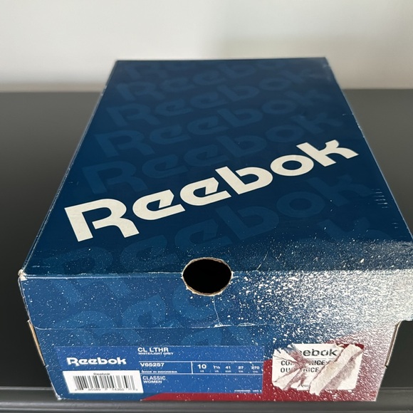 NEW (NWT) Women’s size 10 Reebox Classics sneakers, never. - Picture 3 of 3